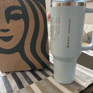 STARBUCKS STANLEY SPRING BLUE Tumbler 40 oz. Quencher Limited Flowstate